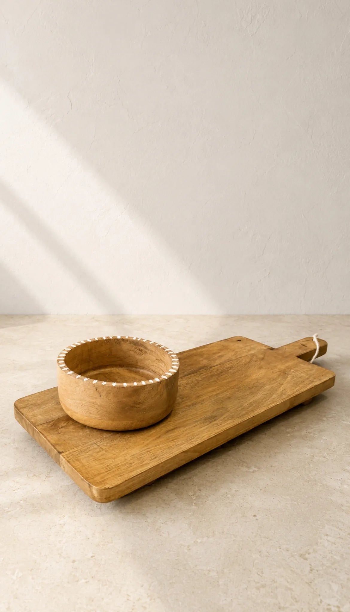 Fuente Nativa madera con tallado blanco – vista adicional 2