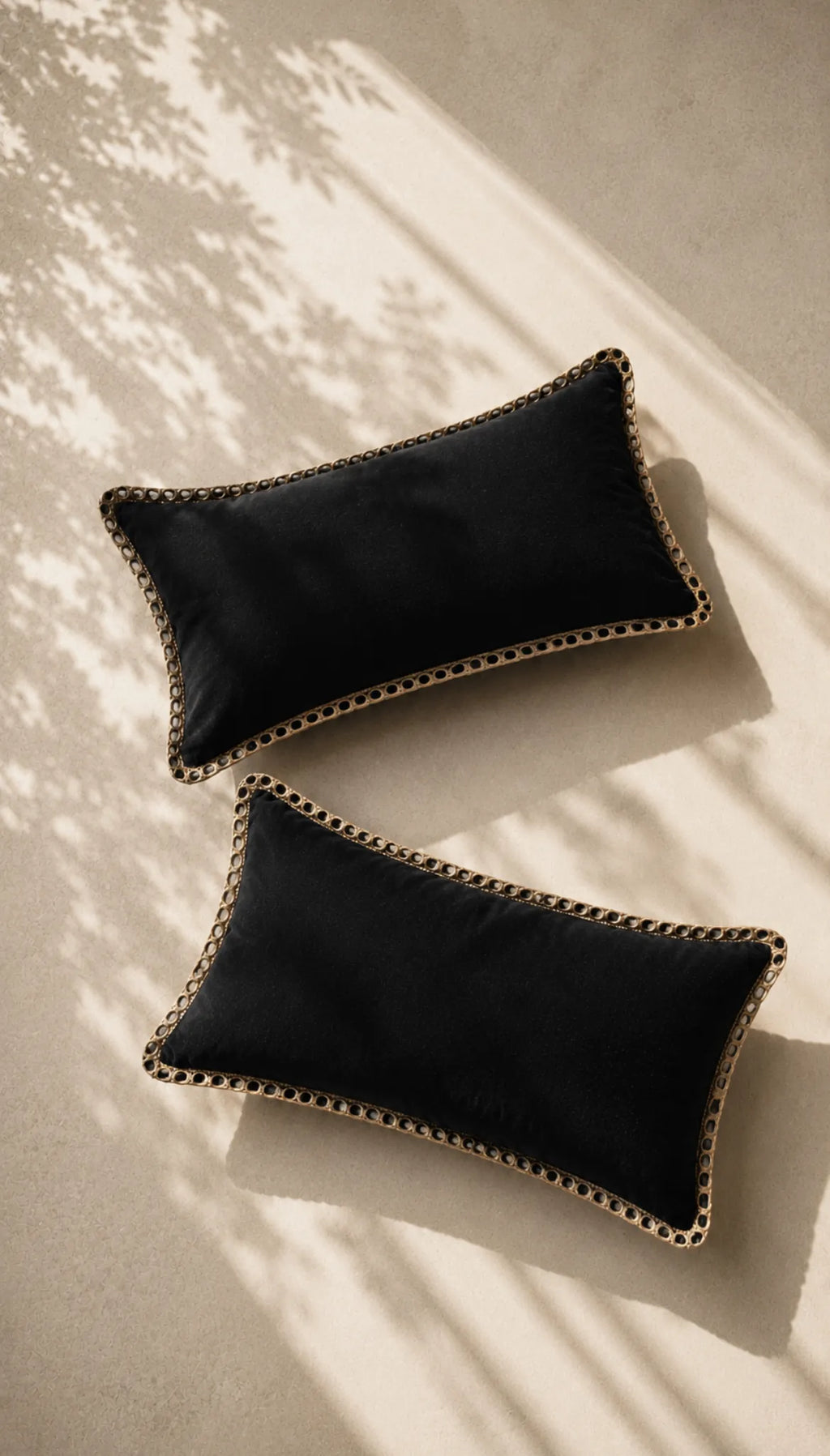 Cojin Nala negro rectangular borde Yute – vista principal