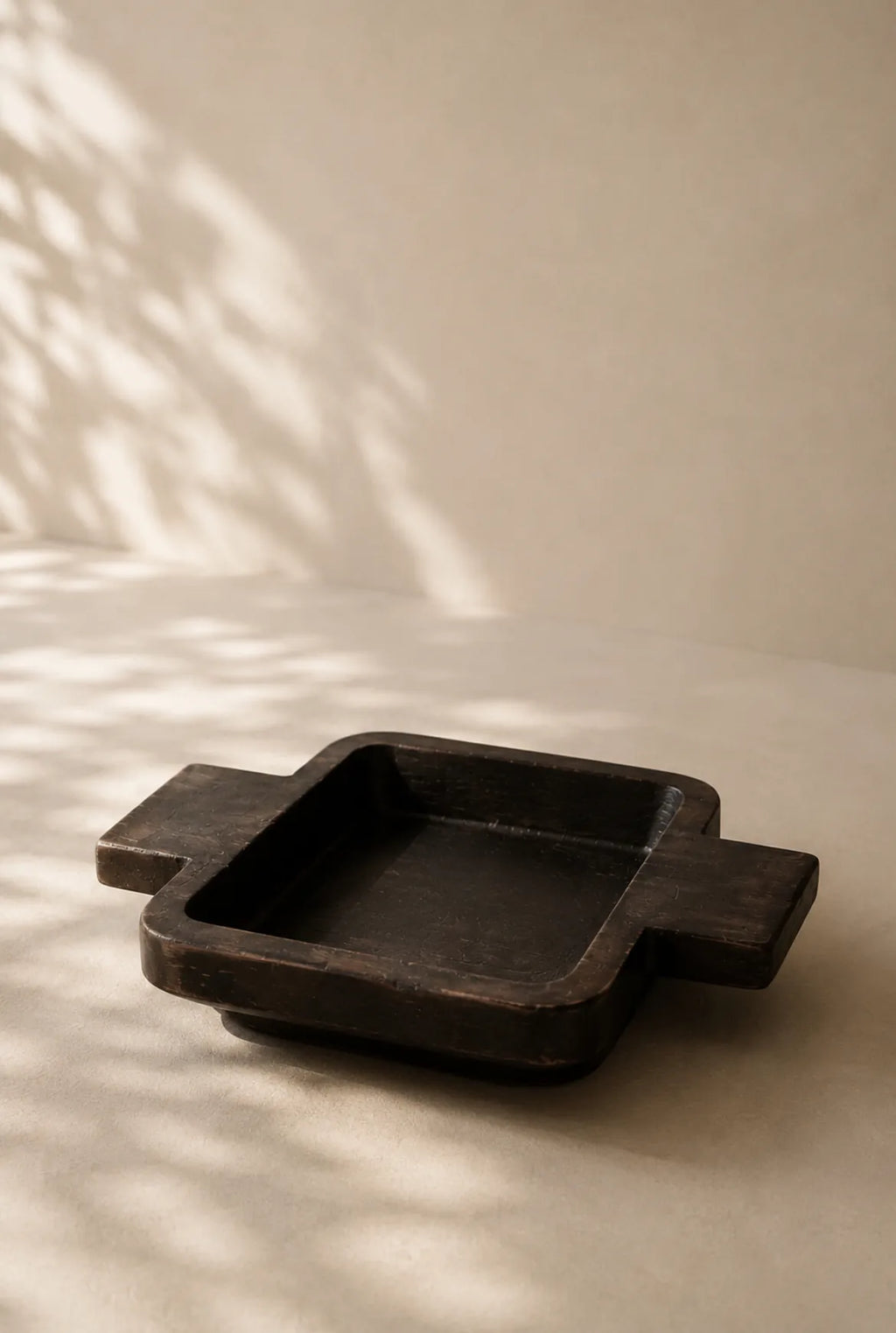 Fuente Nativa cuadrada con Asas de madera oscura – vista principal