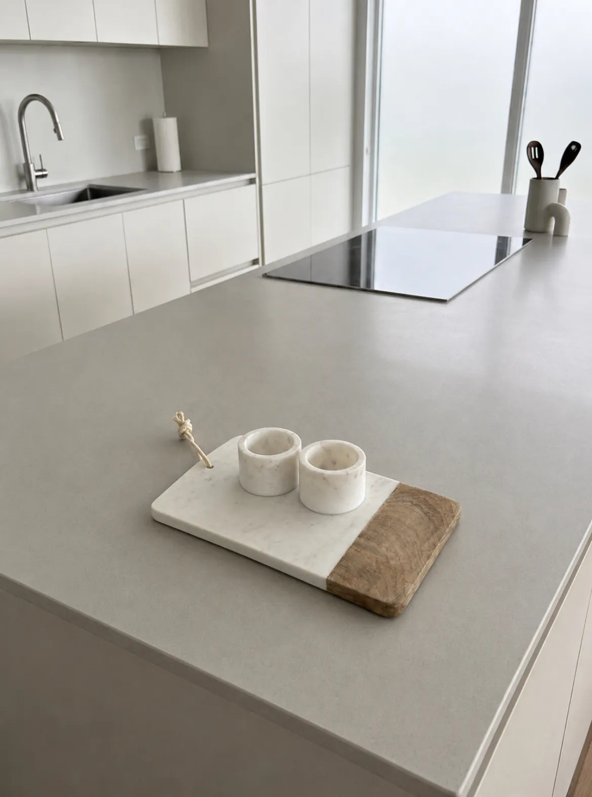 Tabla de marmol blanca con madera – vista adicional 1